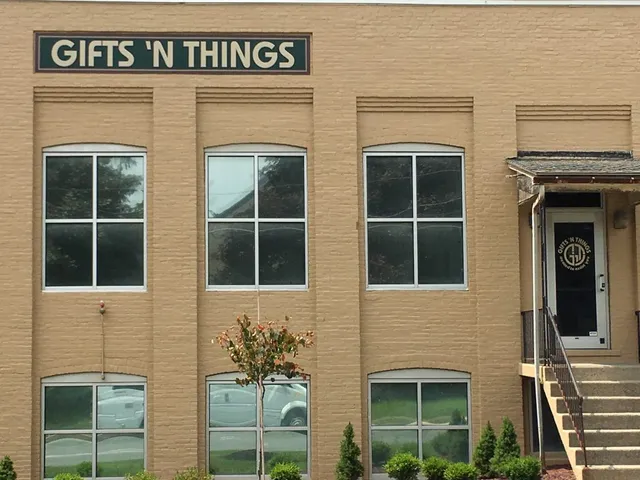 Gifts 'N Things - Lil' Shopper's Shoppe