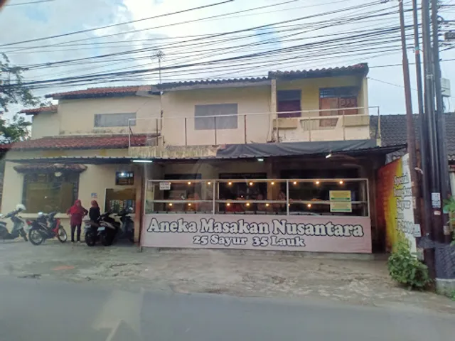 Rumah Makan Rata-Rata