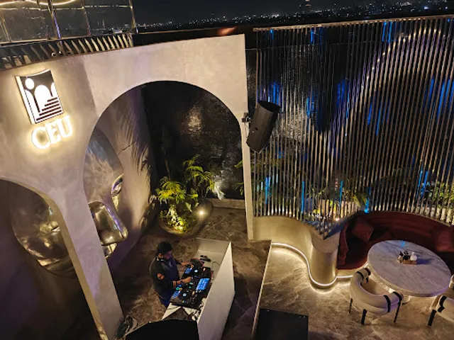 CEU THE PENTHOUSE BAR