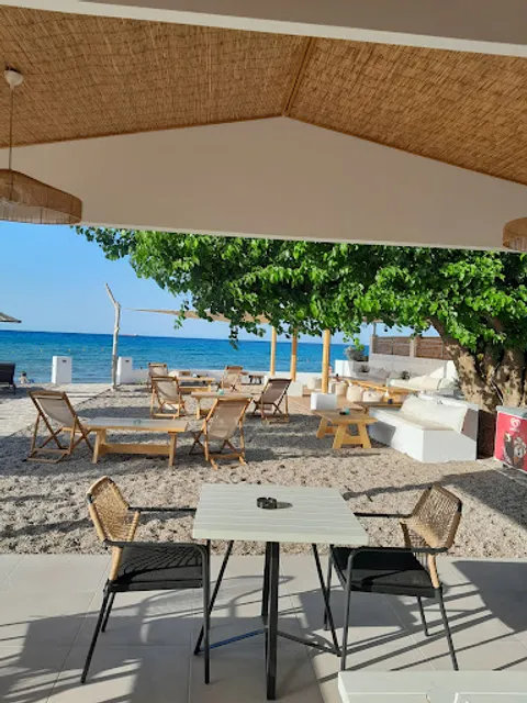 Anemos beach bar