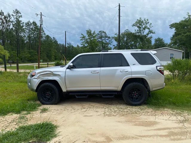 Domino's Paint And Body