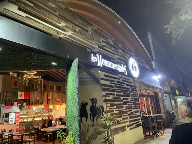 Los Monumentales (Suc. Eje central)