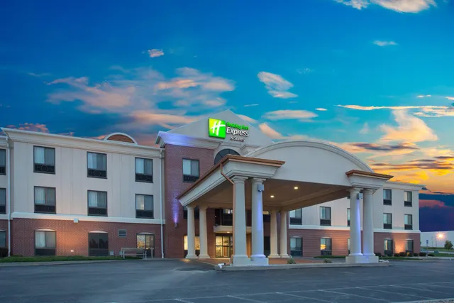Holiday Inn Express & Suites Concordia US 81 by IHG