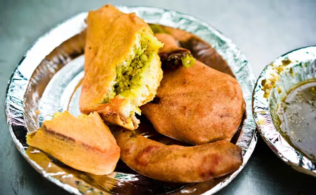 Khandani Pakode Wala