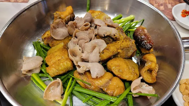 Vua Chả Cá - Số 42-44-46 Trần Hưng Đạo, Q.1, TP. HCM