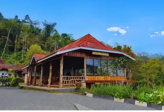 Ndalem Resto & Homestay