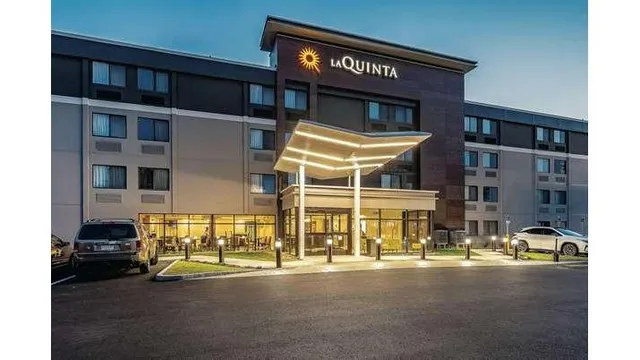 La Quinta Inn & Suites by Wyndham Salem NH