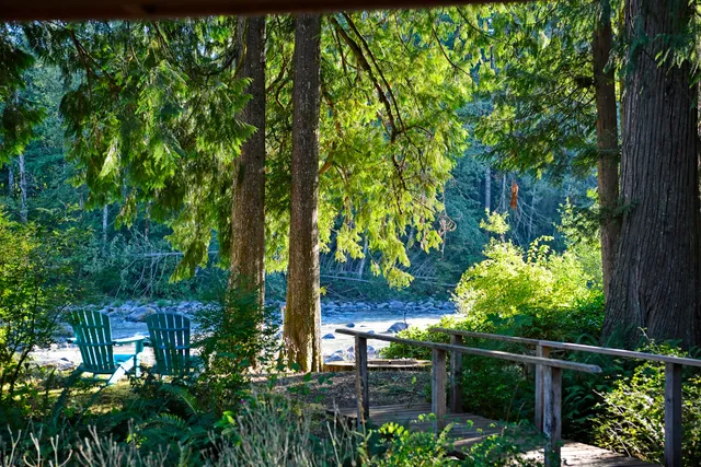 Bob's Riverfront Retreat