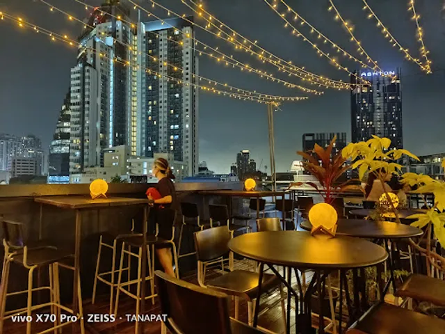 Tt Rooftop Bar