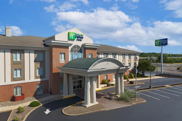 Holiday Inn Express & Suites Chambersburg by IHG