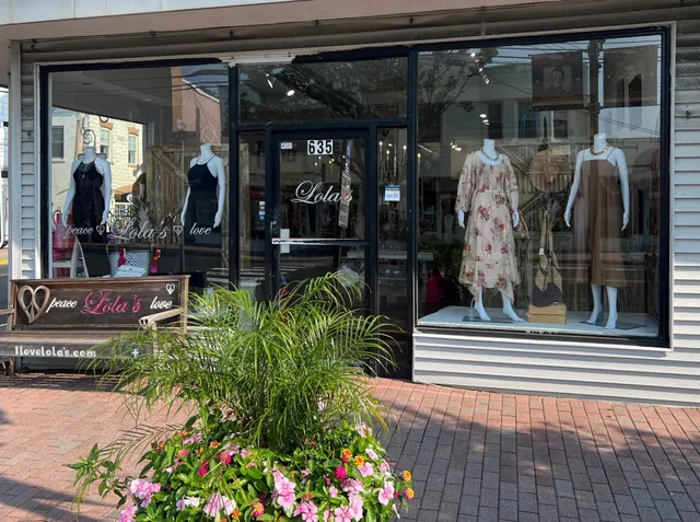 Lola's Boutique