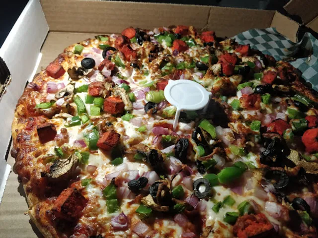 Indian tandoori pizza