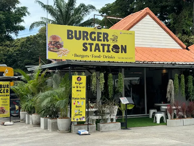 Cafe Burger Station (คาเฟ่ เบอร์เกอร์ สเตชั่น)