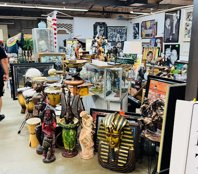 Collingwood Auction & Flea Market