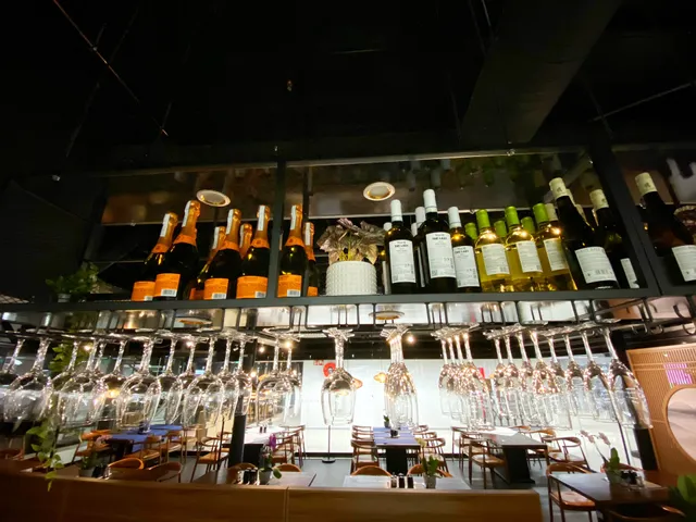 Brokadi Tripla 锦官庭川菜和火锅