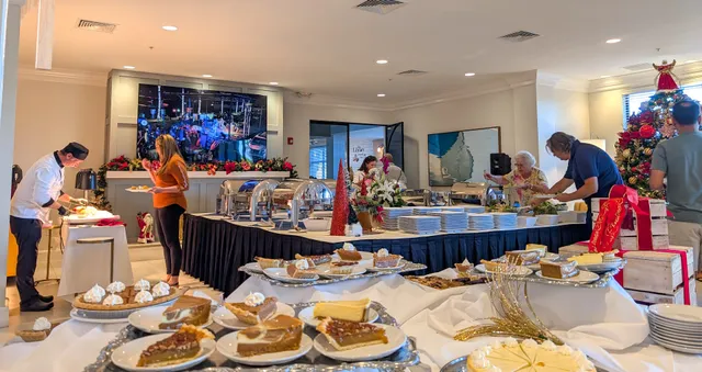 Spinnaker Bar and Patio Dining