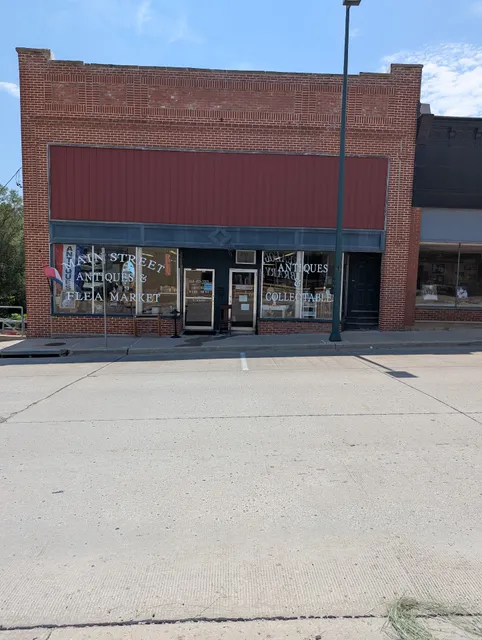 MAIN STREET ANTIQUES & FLEA MARKET