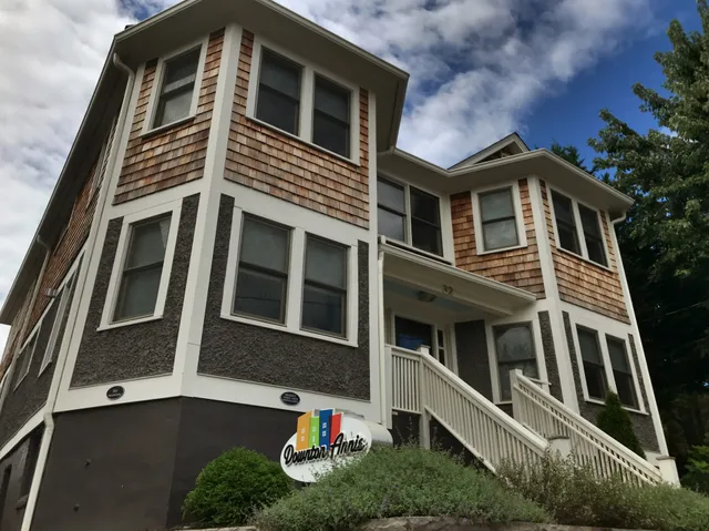 Downton Annie Apartments