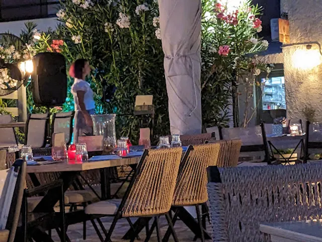 Selini Restaurant Cafe