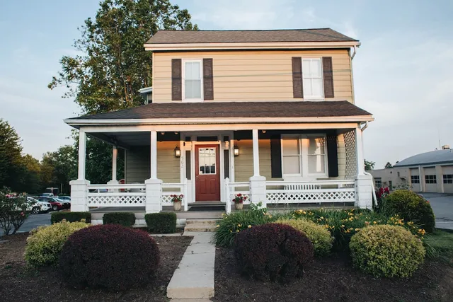 Country Squire Inn & Suites