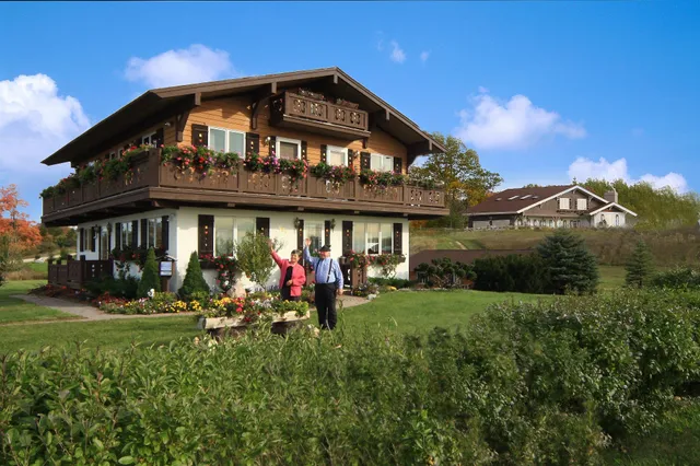 Country Chalet & Edelweiss Haus Bed and Breakfast
