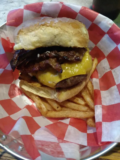 Boomerangs Bar & Grill