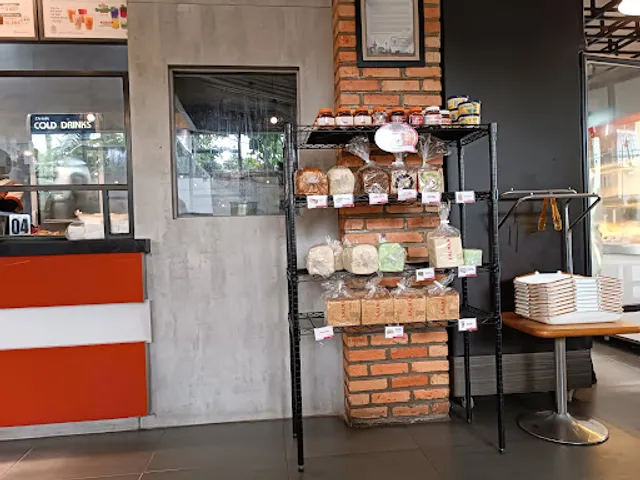 Saimen Bakery & Resto