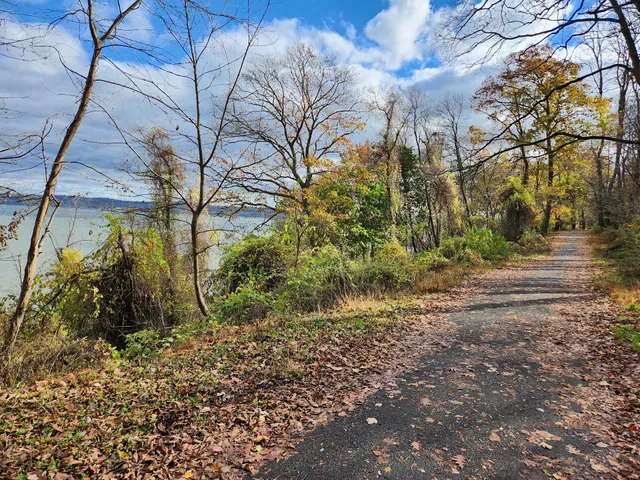 Hudson River Greenway Trailhead & Parking