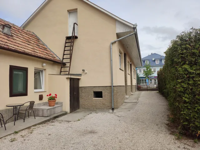 Roselio Garden, Heviz