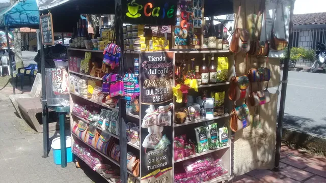 Recuerdos del café ( Artesanias, dulces y café)