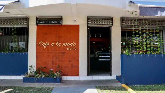 Café A La Moda