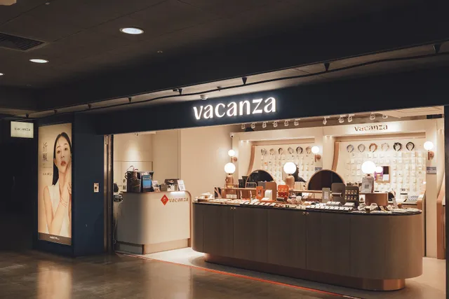 vacanza accessory Eslite R79 Store