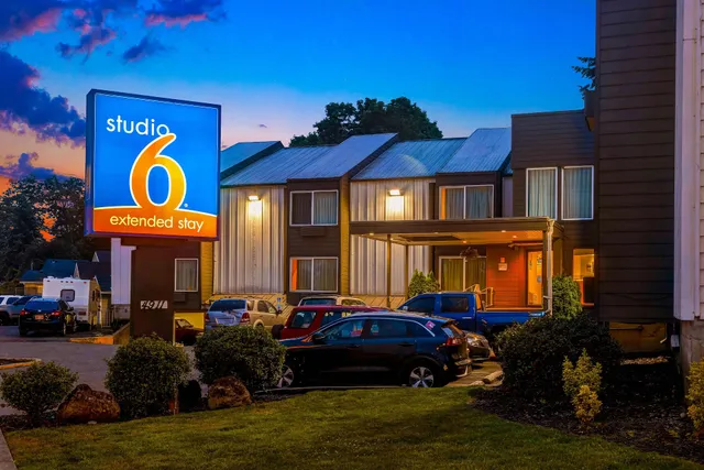 Studio 6 Portland, OR