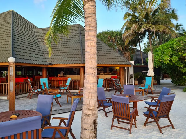 Hulhangu/Captain's Bar- Main Bar