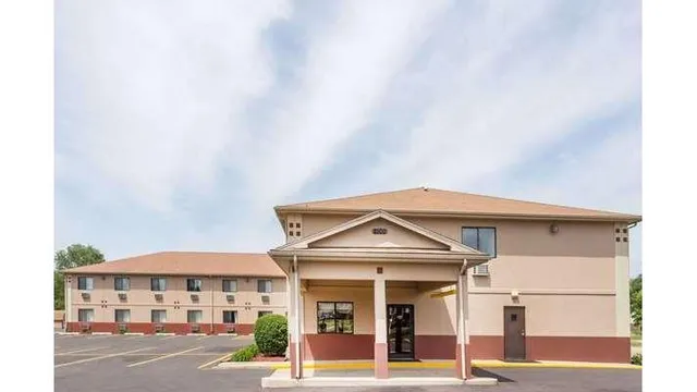 Super 8 by Wyndham Rock Falls Sterling Area