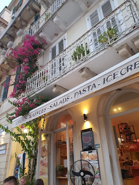 Karpouzi Cafe Restaurant