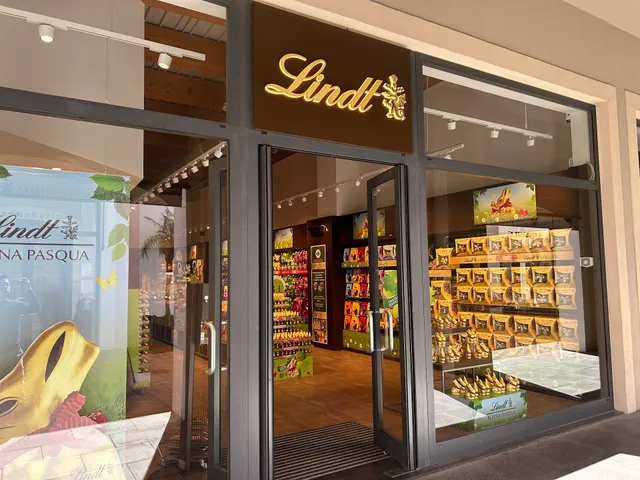 Lindt Chocolate Shop Agira