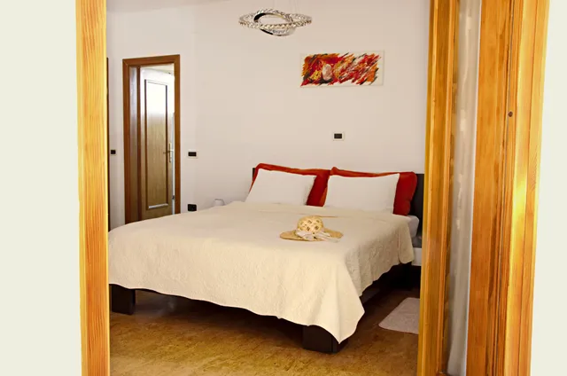 Apartment & Room Kris