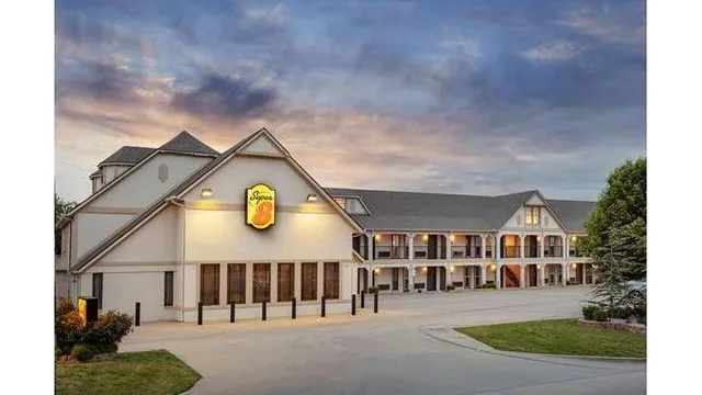 Super 8 by Wyndham City of Moore