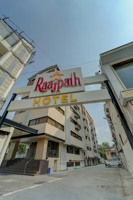 FabHotel Prime Raajpath - Hotel in Alkapuri
