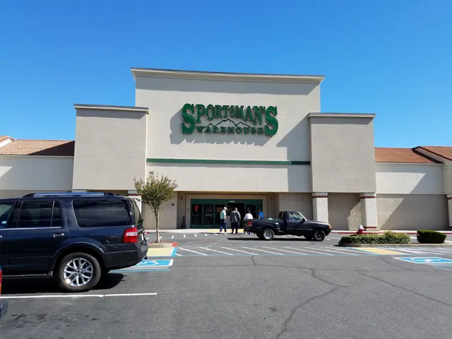 Sportsman's Warehouse