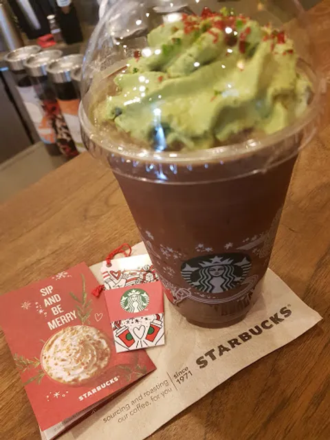 Starbucks 8 Forbes Town