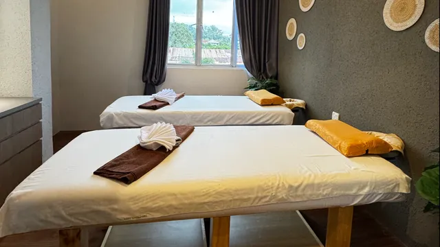 AUTUMN FAMILY MASSAGE