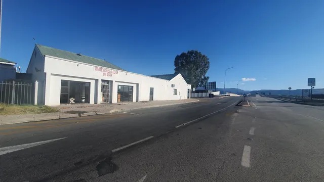 White House Lodge On Main