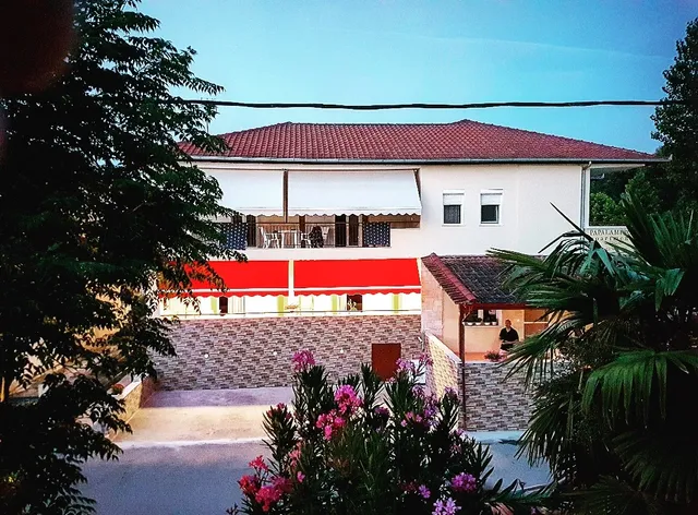 Papalamprou Apartments