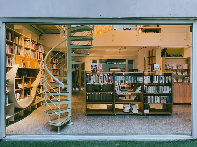 The 1 Bookstore