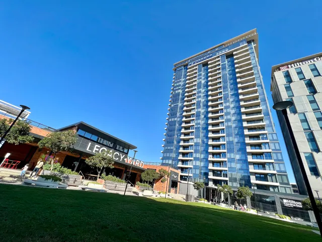 Umhlanga Arch - 2 bedroom serviced apartment with ocean views on the 19th floor