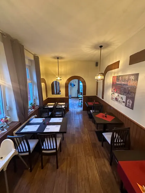 Kohinoor Tandoori Grill & Curry Haus Indian Restaurant