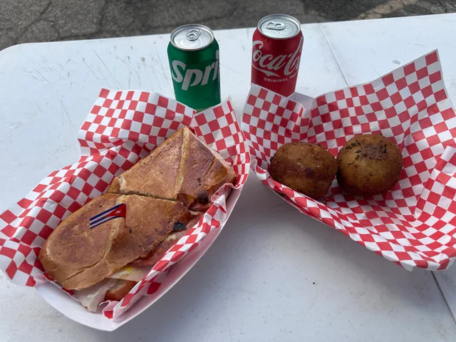 Los Delfines Cuban Cuisine