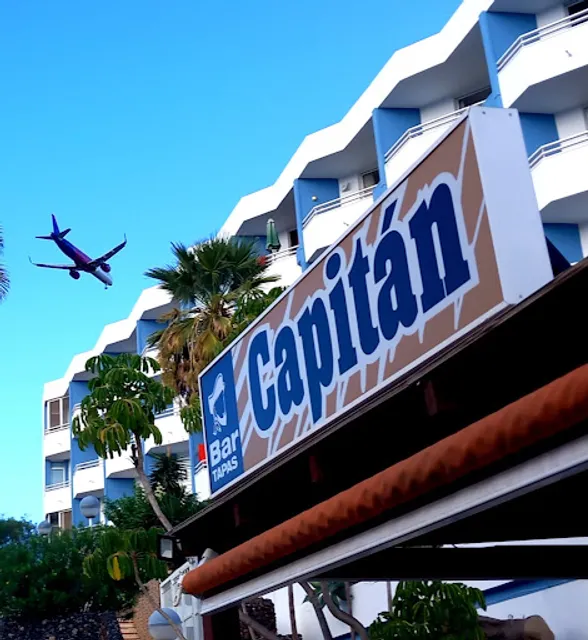 Pool Bar Tapas Capitán